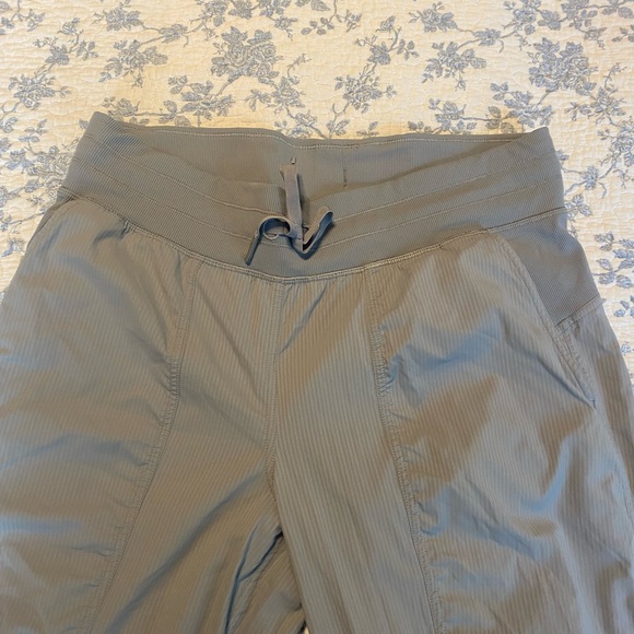 Lululemon Dance Studio Mid-Rise Jogger Full Length Rhino Gray Size 10 - Picture 2 of 7